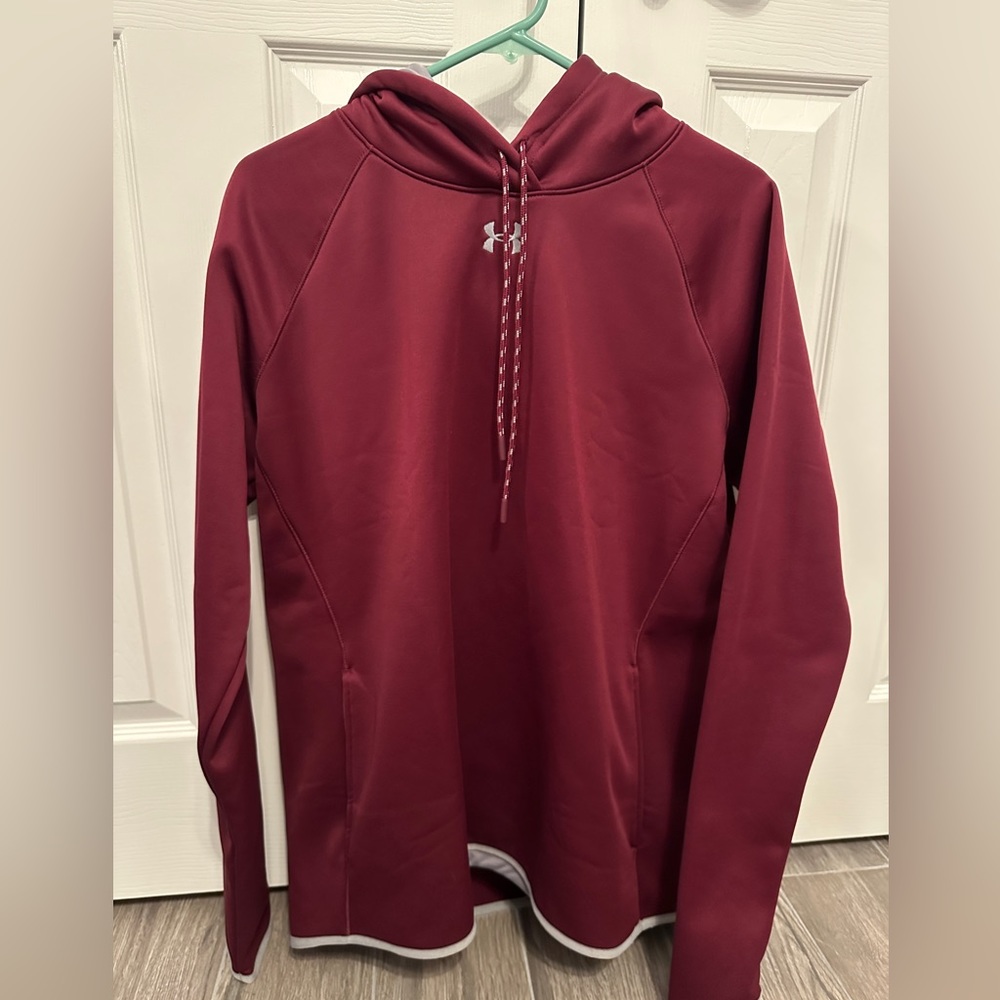 Hi Storm under Armour hoodie with pockets